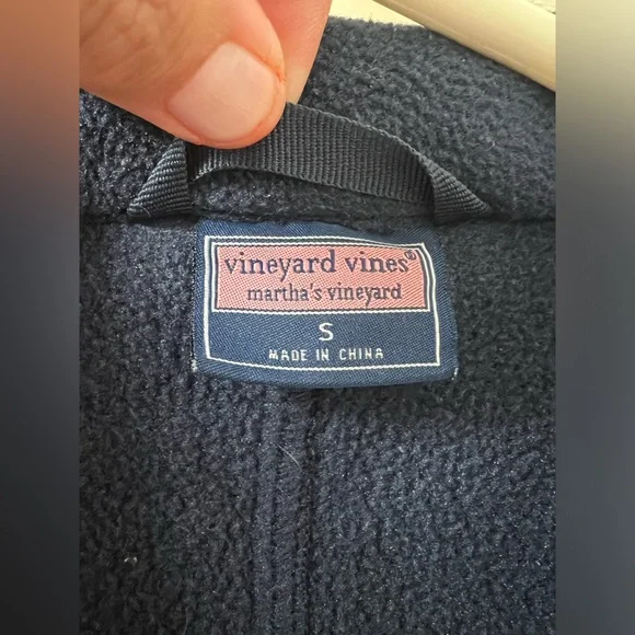 Vineyard Vines Martha’s Vineyard vest. - Picture 9 of 9